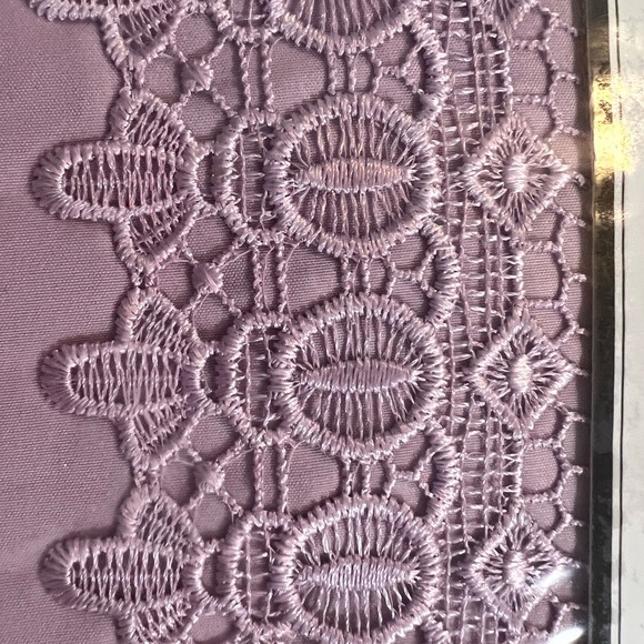 4-Piece Lace King-Size Sheet Set in Lavender! - Picture 2 of 7